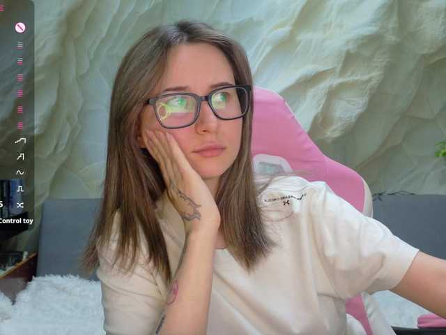 Alisa21-1 live cam on BongaCams
