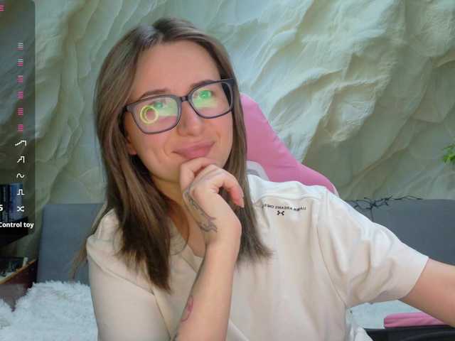 Alisa21-1 live cam on BongaCams