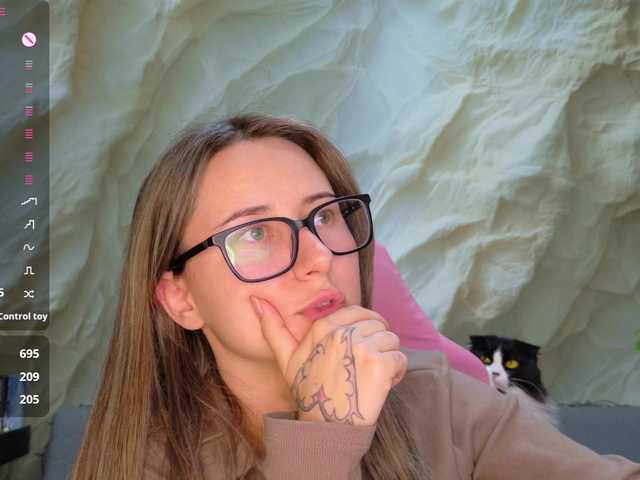 Alisa21-1 live cam on BongaCams