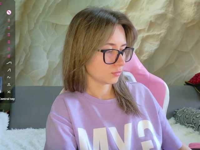 Alisa21-1, en directo ahora en BongaCams