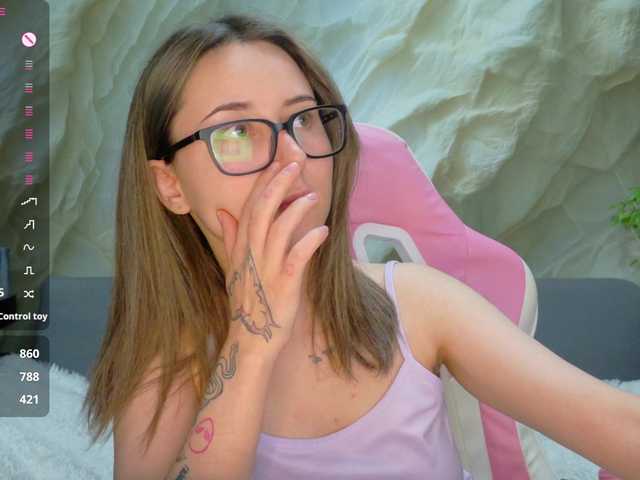 Alisa21-1 live cam on BongaCams