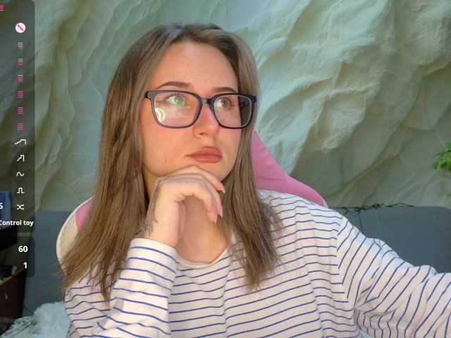 Alisa21-1 live cam on BongaCams
