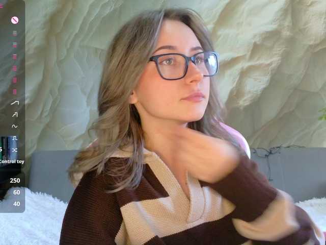 Alisa21-1 live cam on BongaCams