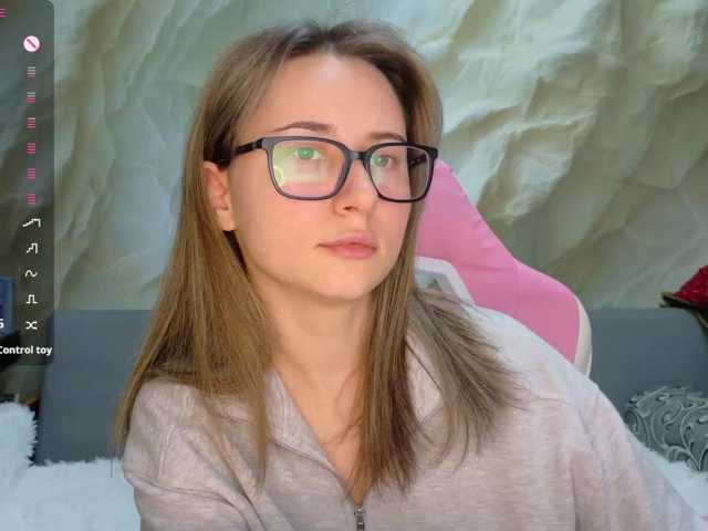 Alisa21-1, en vivo ahora en BongaCams