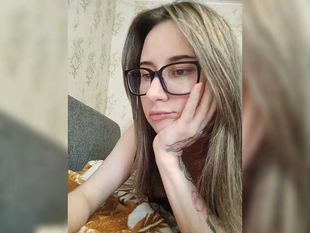 Alisa21-1 live cam on BongaCams