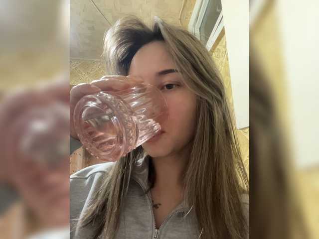 Alisa21-1 live cam on BongaCams