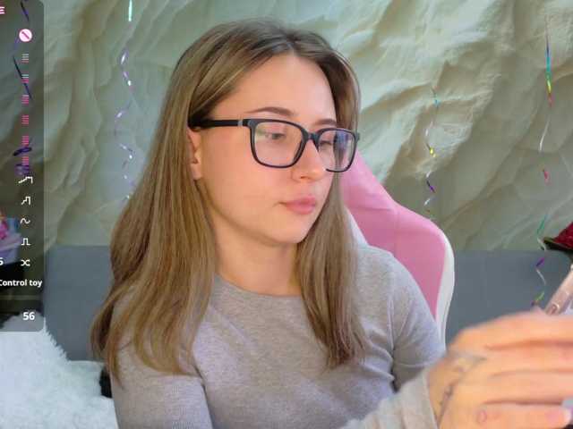 le modèle Unearthly est en webcam porno dans un show sur le site bongacams, il possède les tags suivants: White/Caucasian,Blonde,Shaved