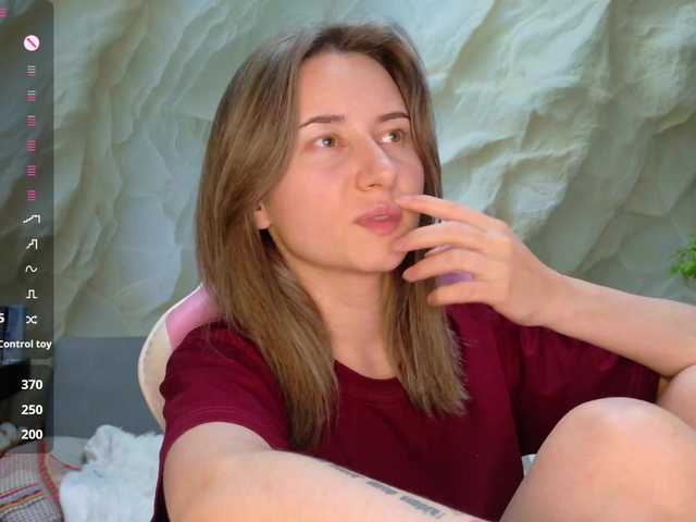 Alisa21-1 live cam on BongaCams