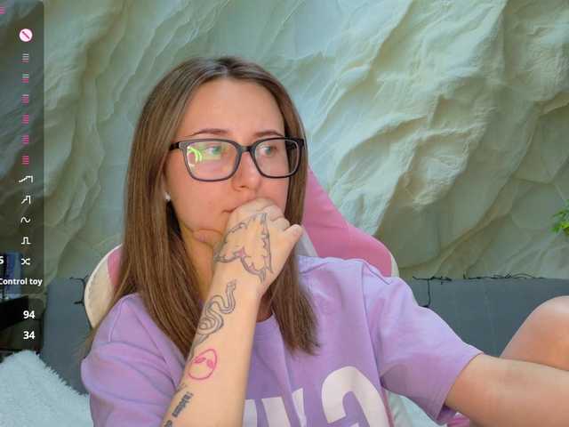 Alisa21-1 live cam on BongaCams