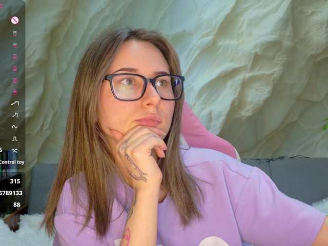 Alisa21-1 live cam on BongaCams