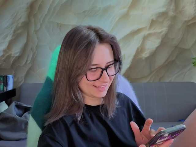 Alisa21-1 live cam on BongaCams