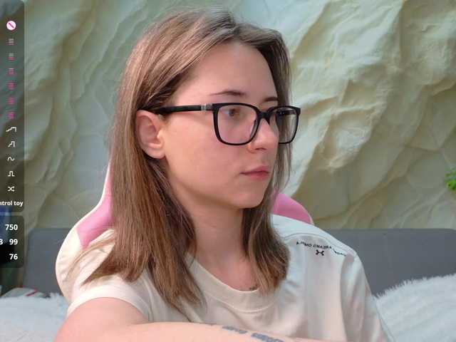 Alisa21-1 live cam on BongaCams