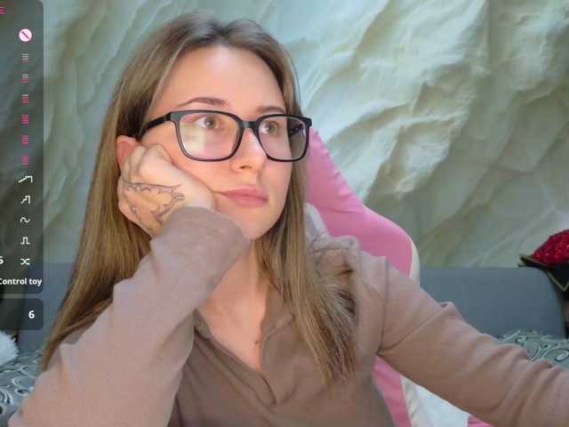 Alisa21-1, en directo ahora en BongaCams