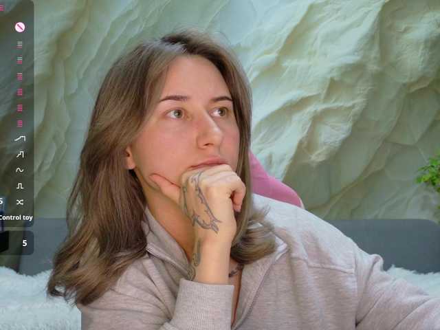 Alisa21-1 live cam on BongaCams