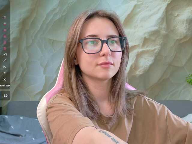 Alisa21-1 live cam on BongaCams