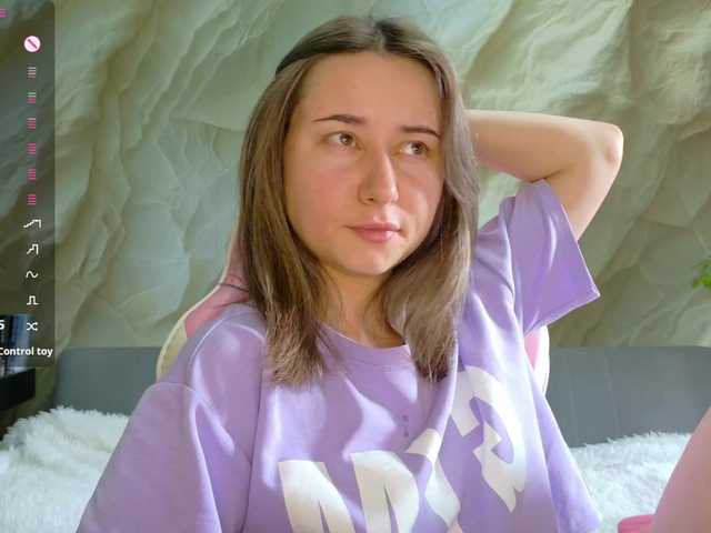 Alisa21-1 live cam on BongaCams