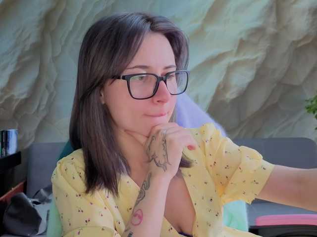 Alisa21-1 live cam on BongaCams