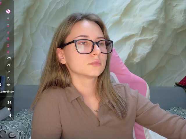 Alisa21-1, en directo ahora en BongaCams