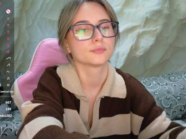 Alisa21-1 live cam on BongaCams