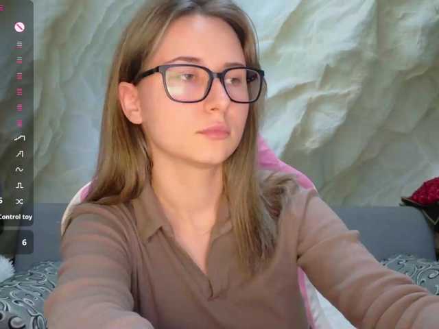 Alisa21-1, en directo ahora en BongaCams