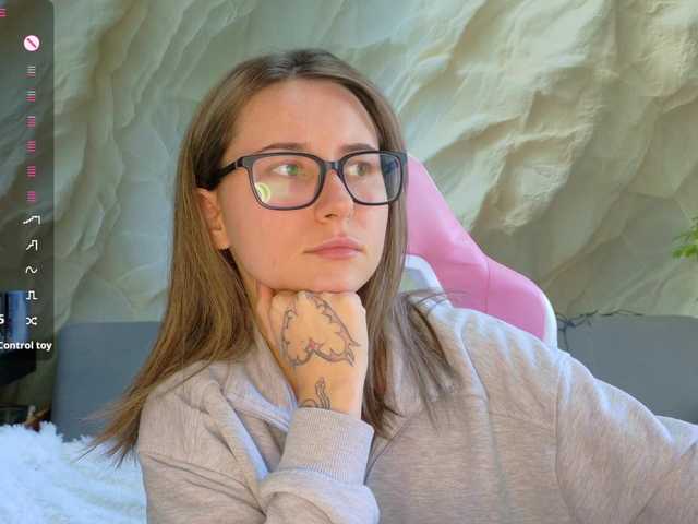 Alisa21-1 live cam on BongaCams