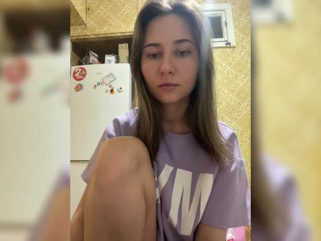 Alisa21-1, en directo ahora en BongaCams