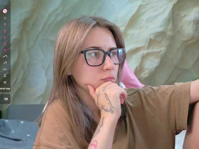 Alisa21-1 live cam on BongaCams