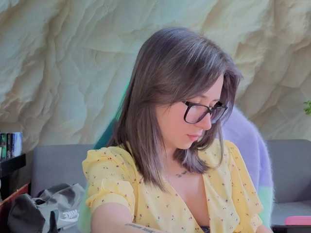 Alisa21-1 live cam on BongaCams
