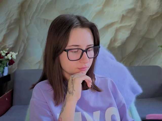 Alisa21-1 live cam on BongaCams