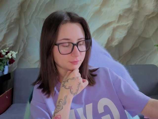 Alisa21-1 live cam on BongaCams