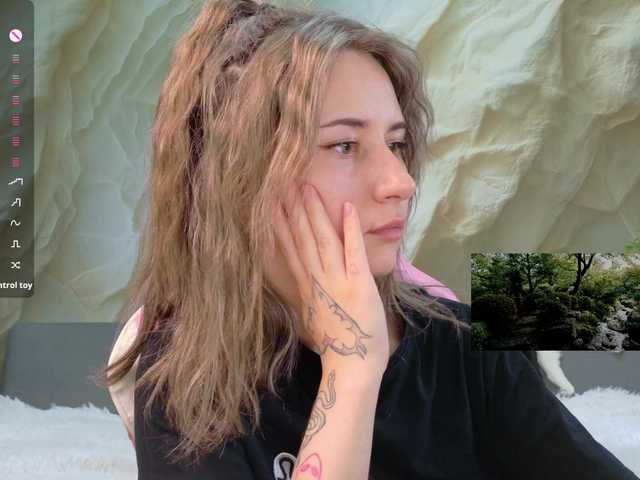 Alisa21-1 live cam on BongaCams