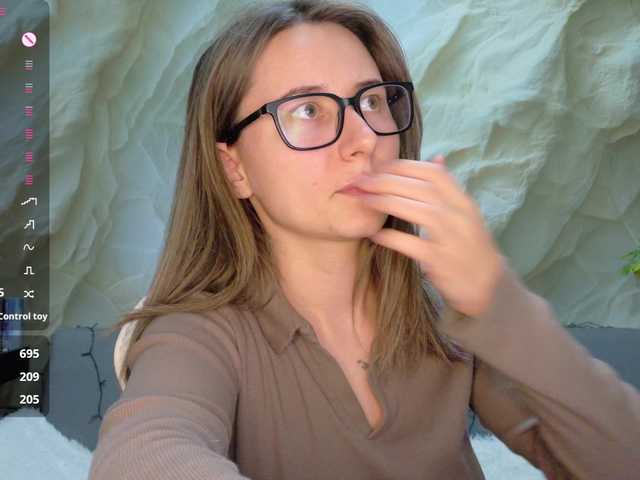Alisa21-1 live cam on BongaCams