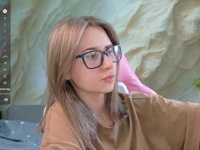 Alisa21-1 live cam on BongaCams