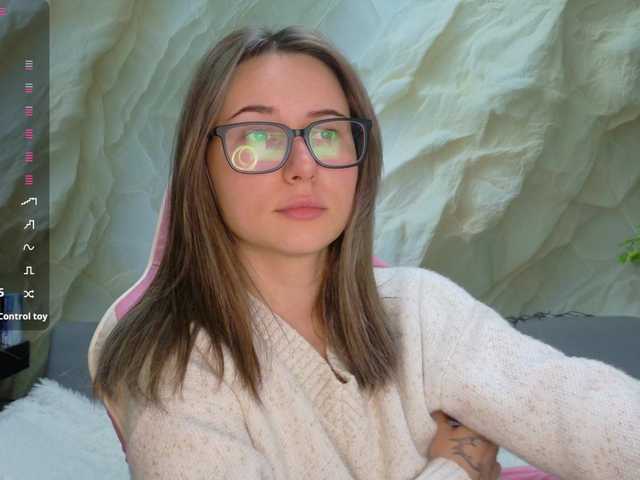 Alisa21-1 live cam on BongaCams