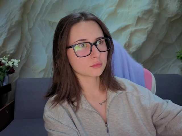 Alisa21-1 live cam on BongaCams