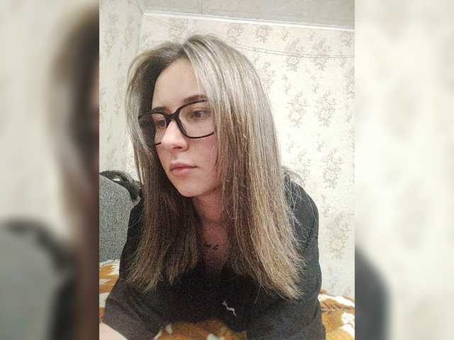 Alisa21-1 live cam on BongaCams