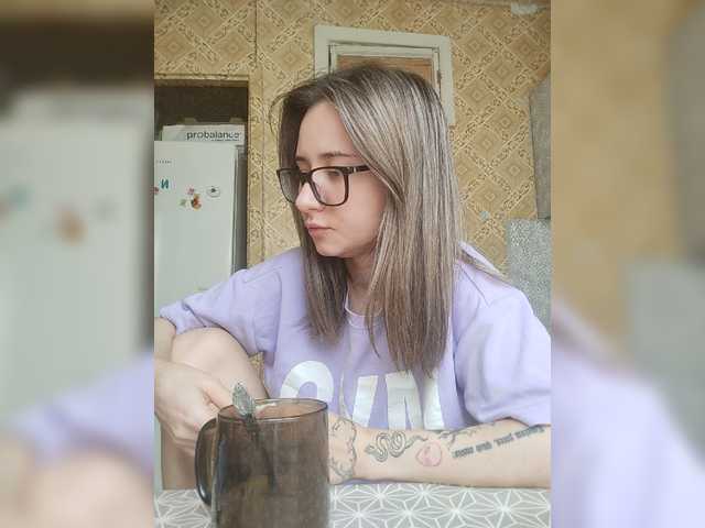 Alisa21-1 live cam on BongaCams