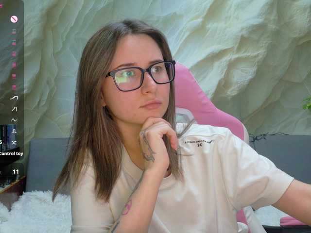 Alisa21-1 live cam on BongaCams
