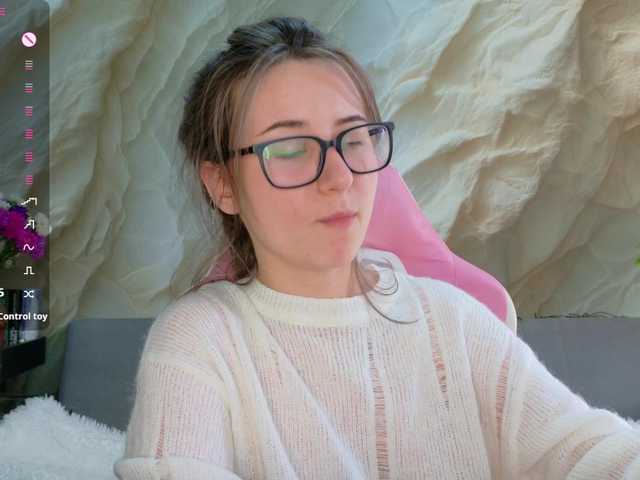 Alisa21-1 live cam on BongaCams