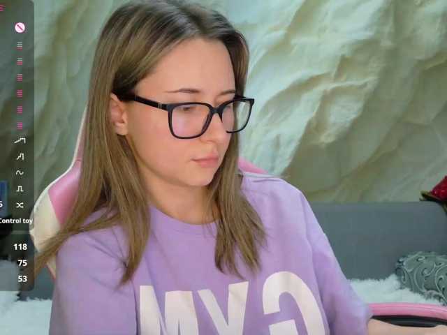 Alisa21-1, en vivo ahora en BongaCams
