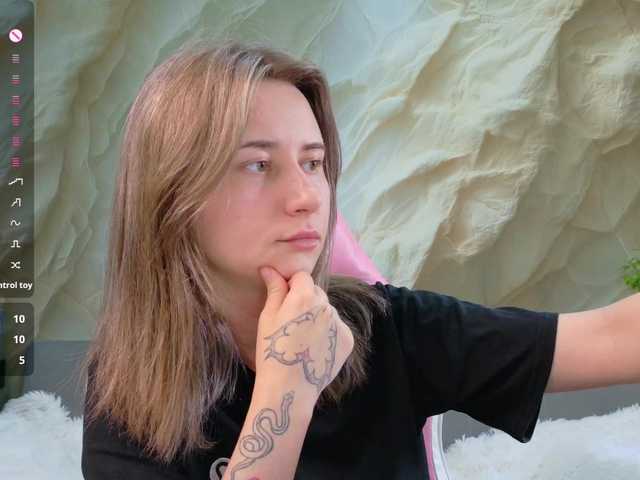 Alisa21-1 live cam on BongaCams