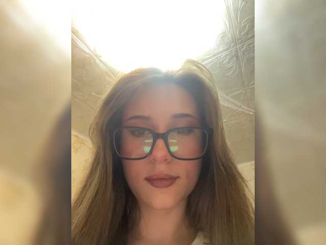 Alisa21-1 live cam on BongaCams