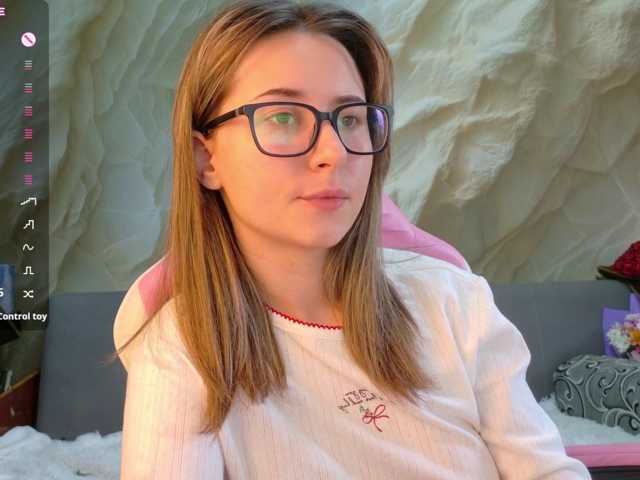 Alisa21-1 live cam on BongaCams