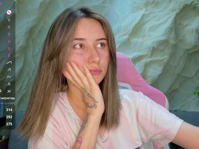 Alisa21-1 live cam on BongaCams