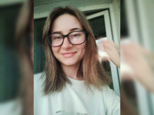 Alisa21-1 live cam on BongaCams