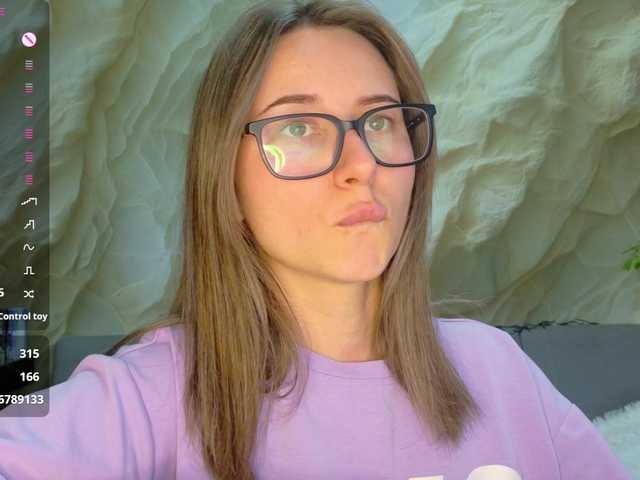 Alisa21-1 live cam on BongaCams