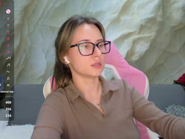 Alisa21-1, en directo ahora en BongaCams