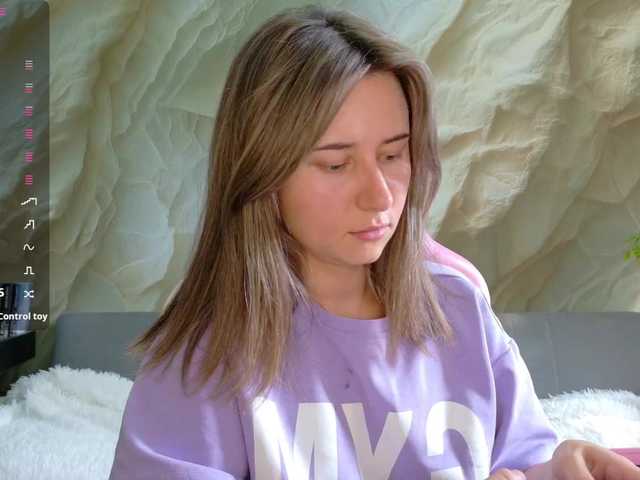 Alisa21-1 live cam on BongaCams