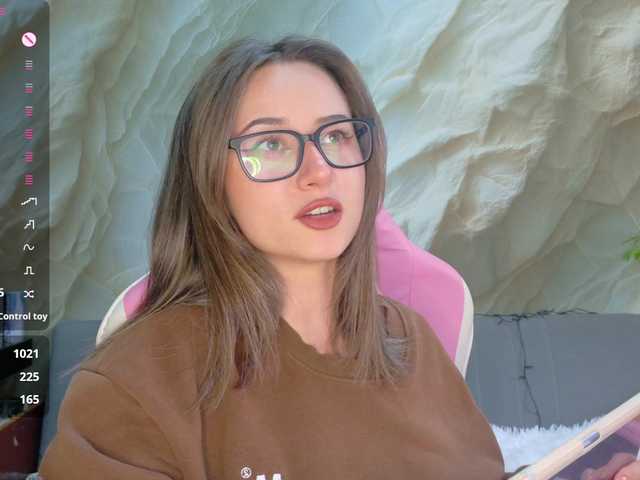 Alisa21-1 live cam on BongaCams