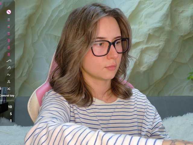 Alisa21-1 live cam on BongaCams
